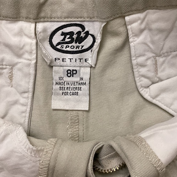 Shorts - Picture 3 of 4